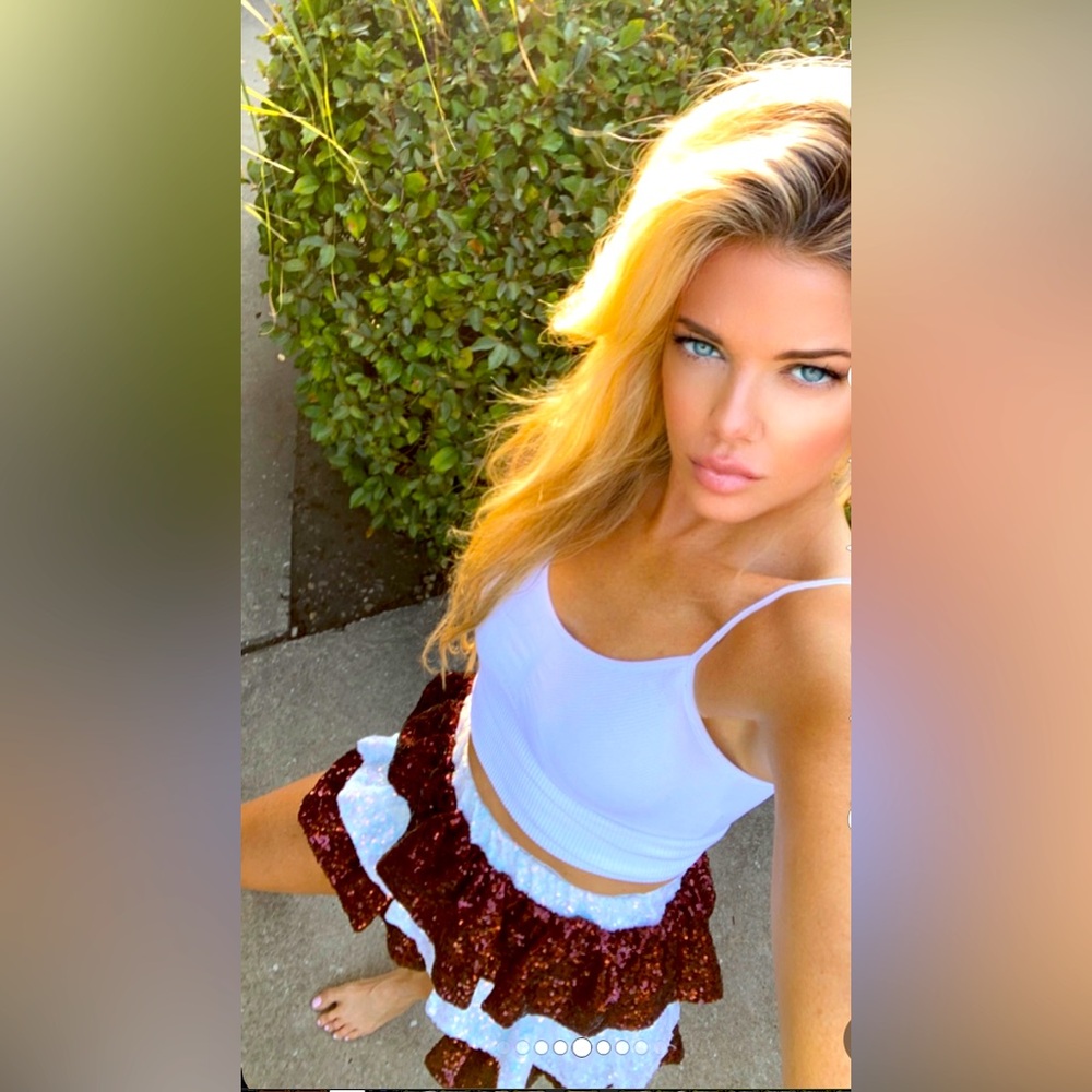 Sequin mini skirt 💃🏼🍒😻